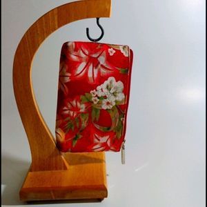 Celebrity Flower‎ Clutch